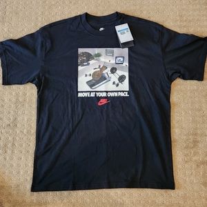 Nike NWT Men's Medium Black Tee-Shirt